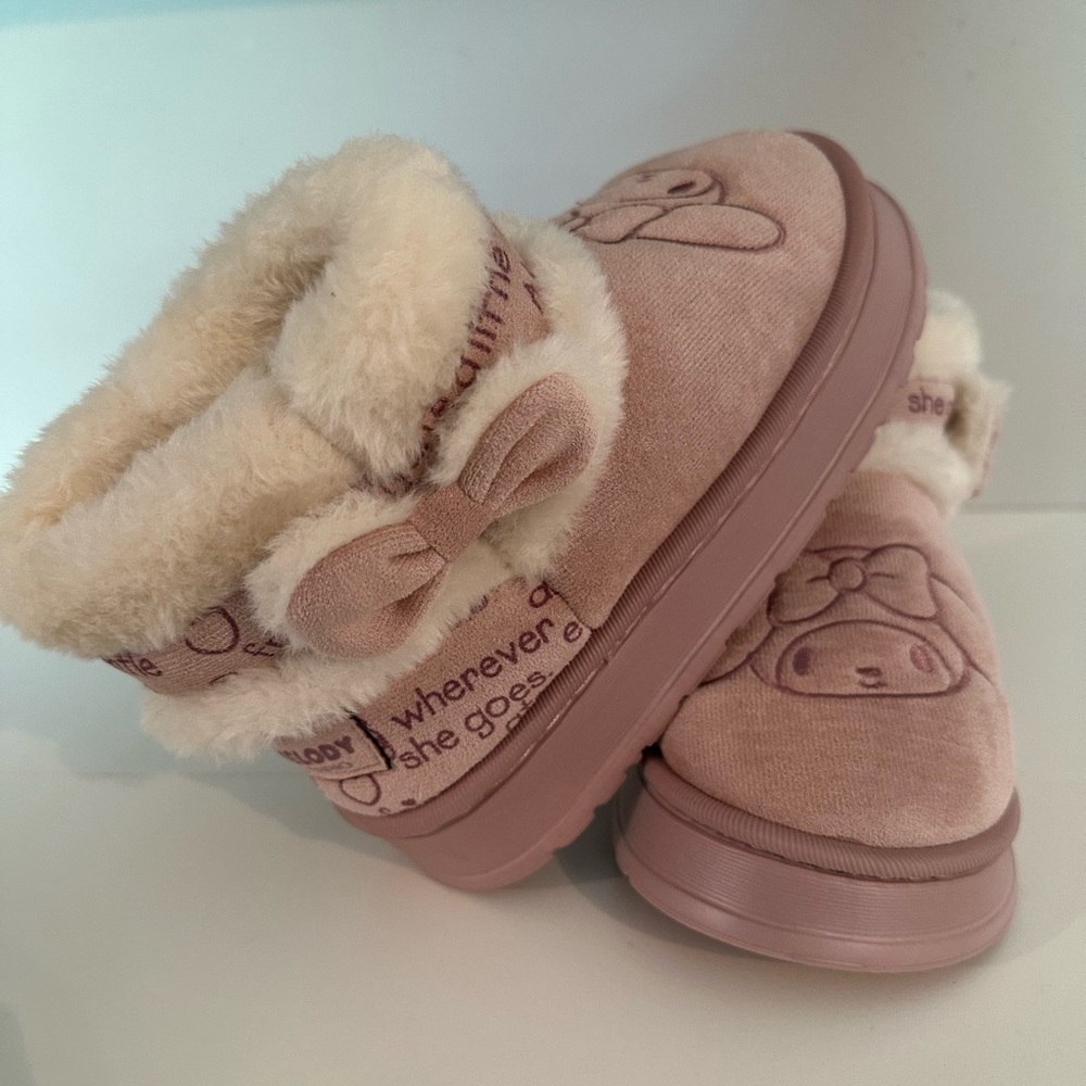 Sanrio My Melody Fur “Ugg” Girl’s Boots Size 1